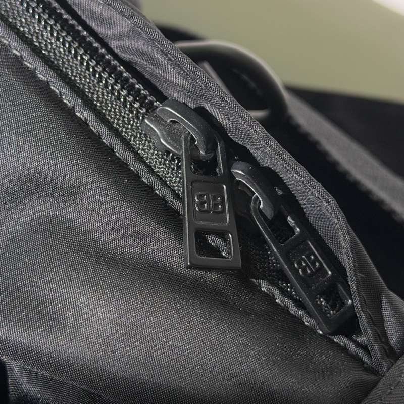 BALENCIAGA 巴黎世家 經典ARMY系列尼龍拉鍊腰包(黑色)-2