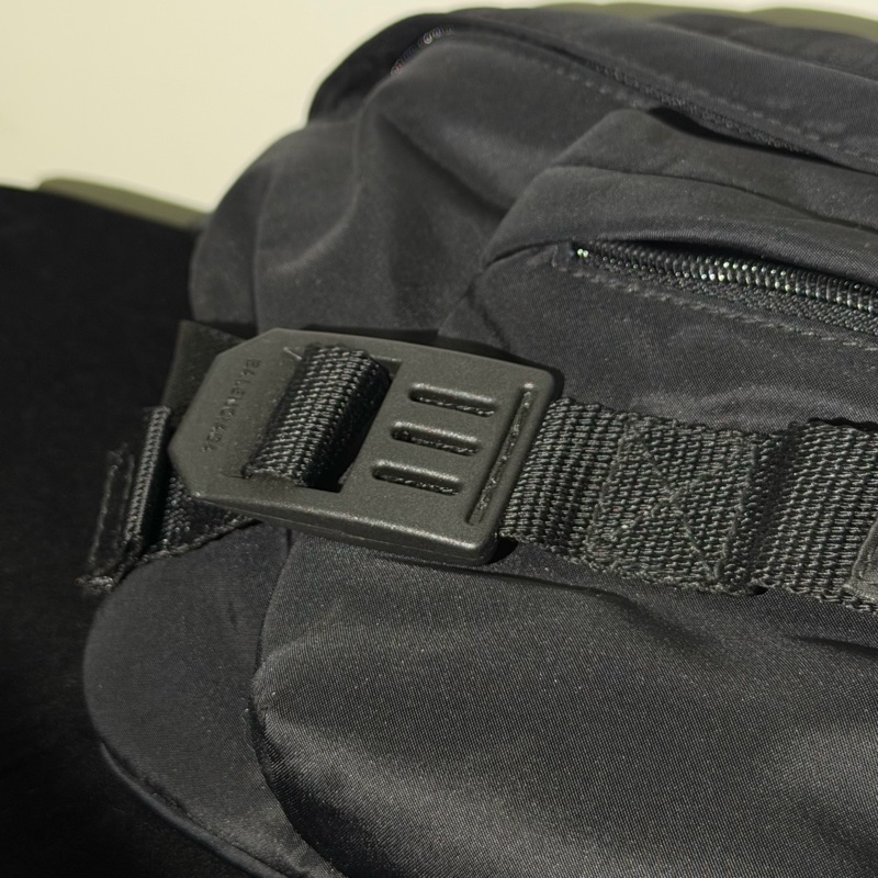 BALENCIAGA 巴黎世家 經典ARMY系列尼龍拉鍊腰包(黑色)-4