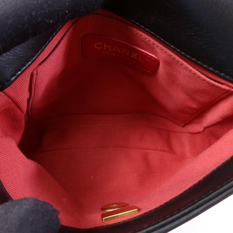 CHANEL 牛皮皮革Matelasse Bag金扣肩背袋-4