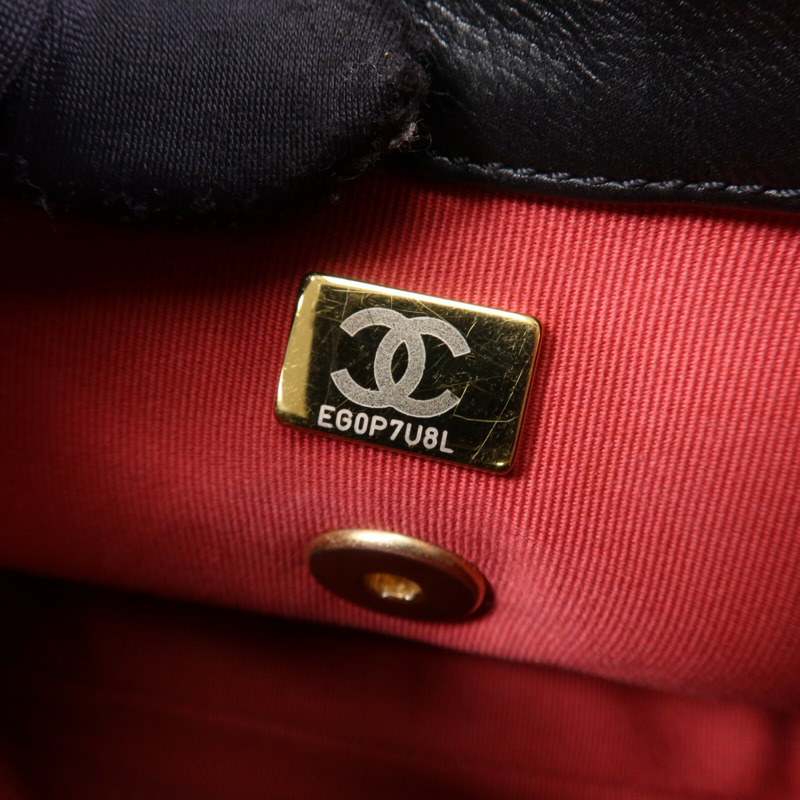 CHANEL 牛皮皮革Matelasse Bag金扣肩背袋-7