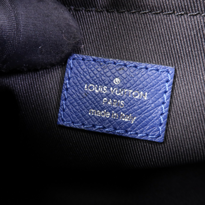 LOUIS VUITTON Taiga/Monogram Outdoor Messenger銀扣肩背袋-5