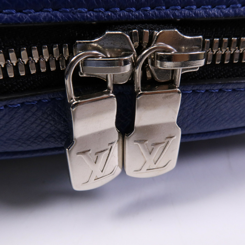 LOUIS VUITTON Taiga/Monogram Outdoor Messenger銀扣肩背袋-6