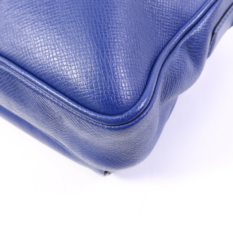 LOUIS VUITTON Taiga/Monogram Outdoor Messenger銀扣肩背袋-11