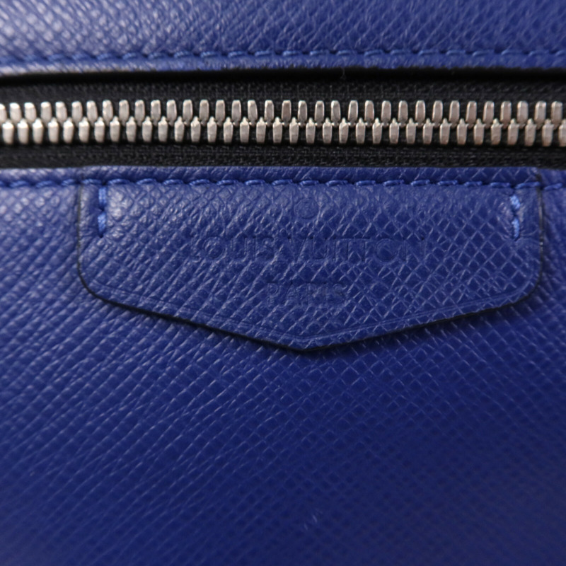 LOUIS VUITTON Taiga/Monogram Outdoor Messenger銀扣肩背袋-13