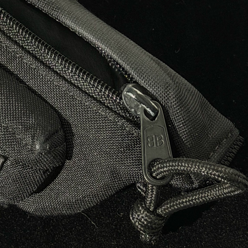 Balenciaga 迷你腰包 鑰匙圈-6