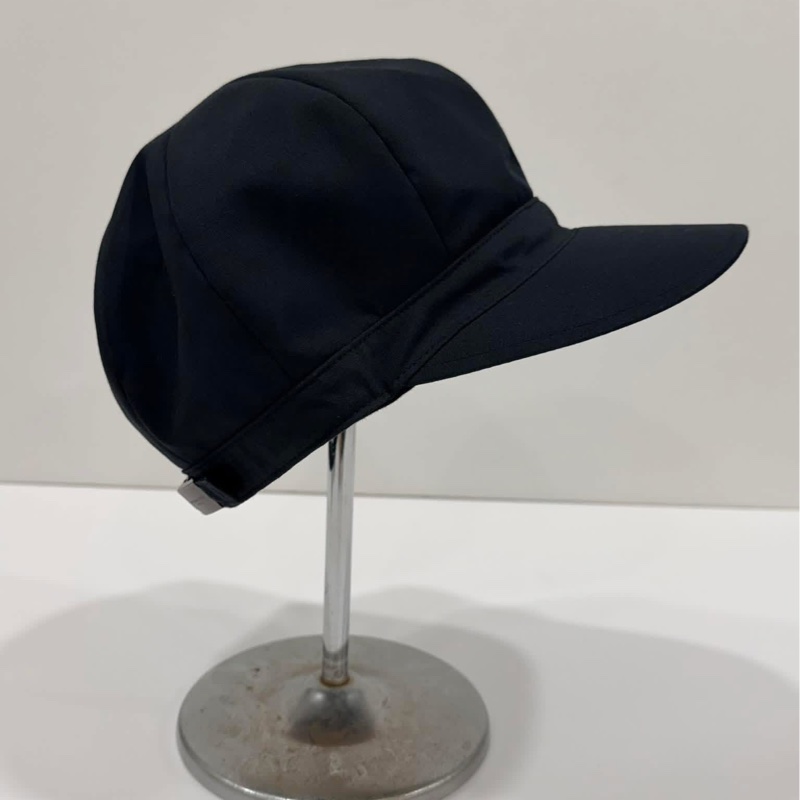 BURBERRY GOLF 黑色字母扣環帽-2