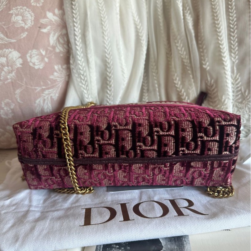 迪奥 閑置 未使用品化妝包 迷你 鏈條包 斜挎包 包 女生 側背包 斜背包 dior 包 單肩包 古董 刺繡款 Monogram 酒紅色 vanity 化妝包 🖤-11