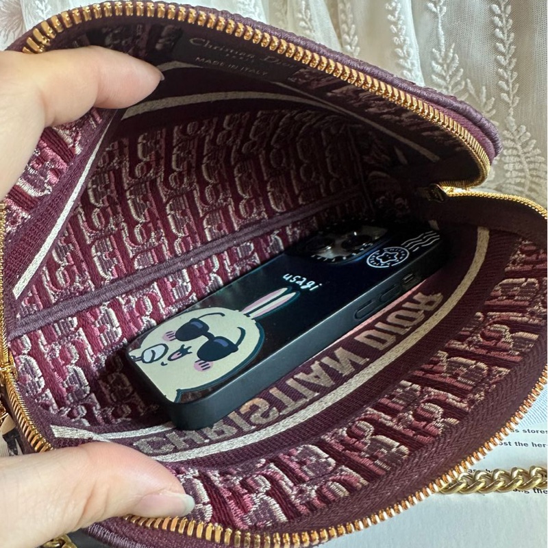 迪奥 閑置 未使用品化妝包 迷你 鏈條包 斜挎包 包 女生 側背包 斜背包 dior 包 單肩包 古董 刺繡款 Monogram 酒紅色 vanity 化妝包 🖤-19