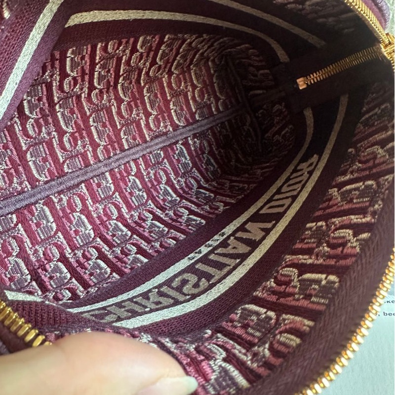 迪奥 閑置 未使用品化妝包 迷你 鏈條包 斜挎包 包 女生 側背包 斜背包 dior 包 單肩包 古董 刺繡款 Monogram 酒紅色 vanity 化妝包 🖤-22