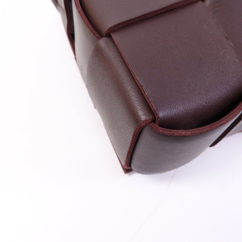 BOTTEGA VENETA 羊皮皮革Cassette Bag金扣肩背袋-11