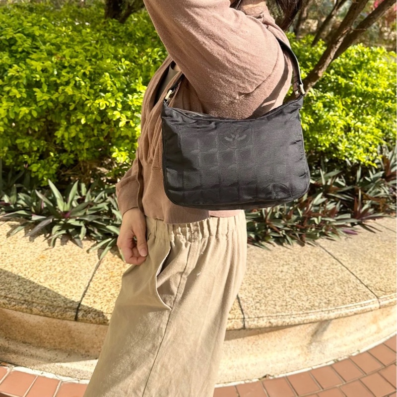 香奈兒 黑色 CHANEL經典Travel Line旅行系列 腋下包 手袋 單肩包-1