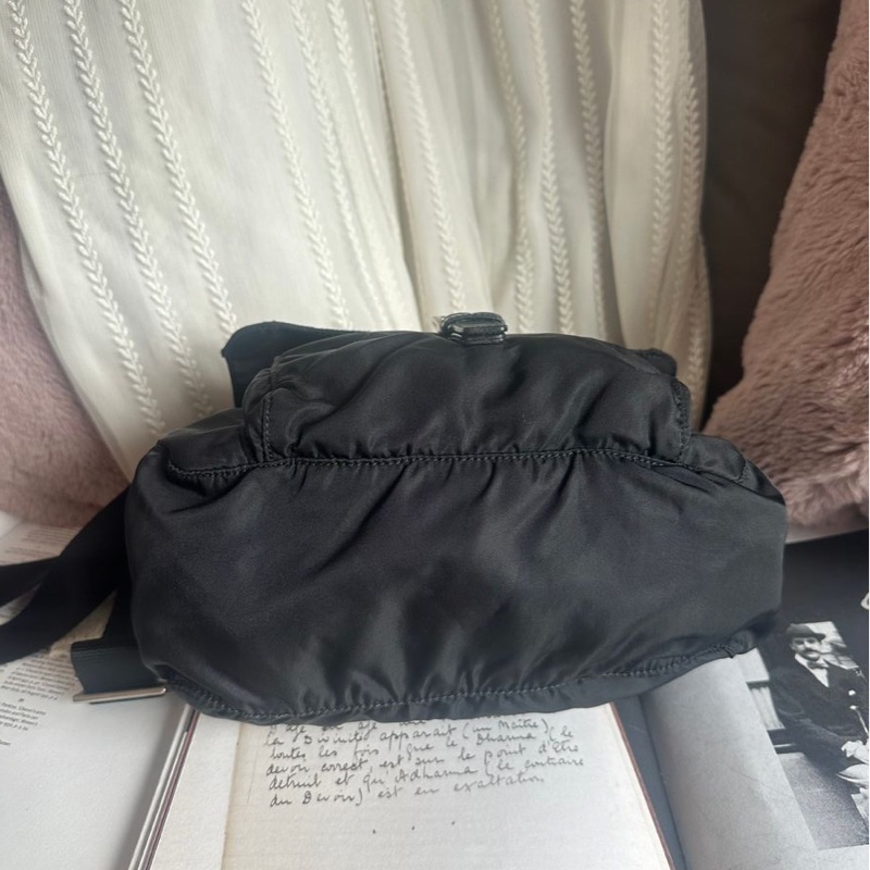 普拉達 翻蓋郵差包 prada 黑色 尼龍 斜挎 包包 女生 男生 中古包 re nylon black messenger bag-9