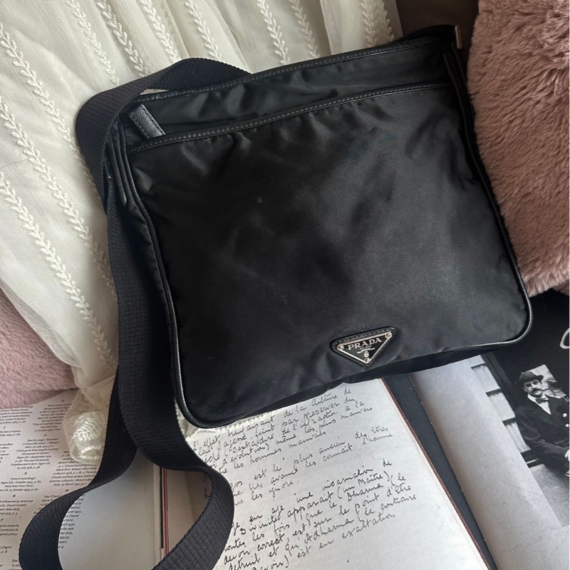 普拉達 倒三角 郵差包 prada 黑色 尼龍 斜挎 包包 女生 男生 black messenger bag-5