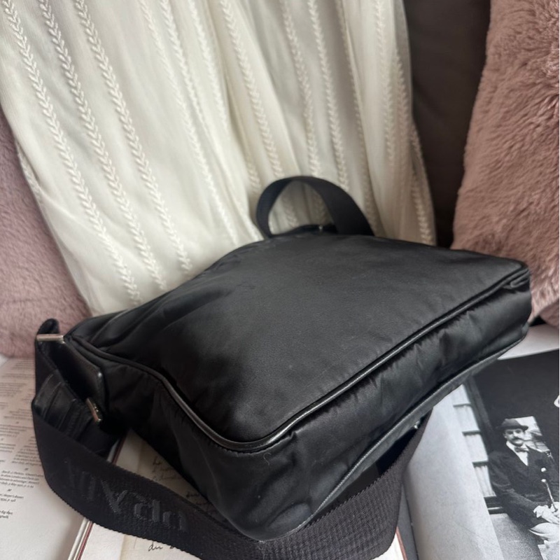普拉達 倒三角 郵差包 prada 黑色 尼龍 斜挎 包包 女生 男生 black messenger bag-10