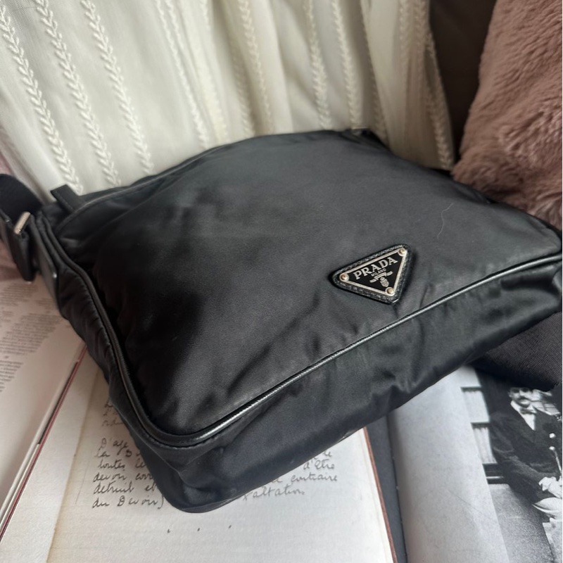 普拉達 倒三角 郵差包 prada 黑色 尼龍 斜挎 包包 女生 男生 black messenger bag-12