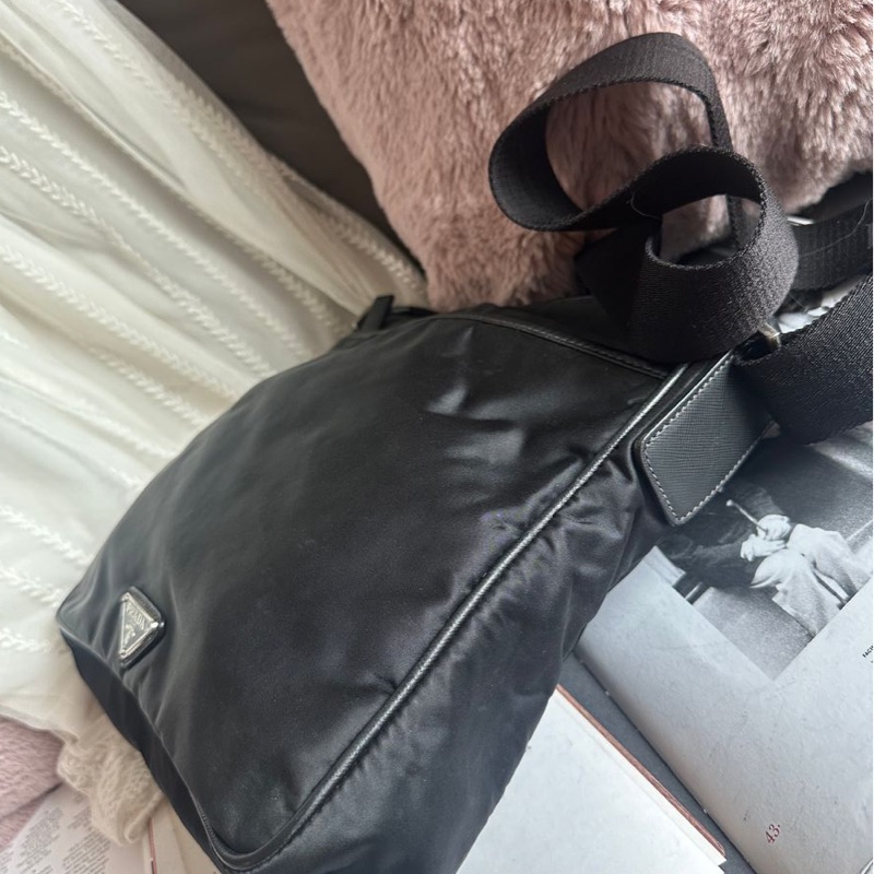 普拉達 倒三角 郵差包 prada 黑色 尼龍 斜挎 包包 女生 男生 black messenger bag-13