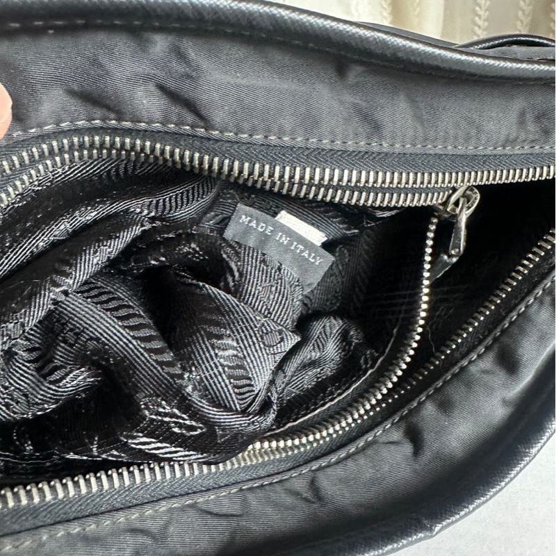 普拉達 倒三角 郵差包 prada 黑色 尼龍 斜挎 包包 女生 男生 black messenger bag-19