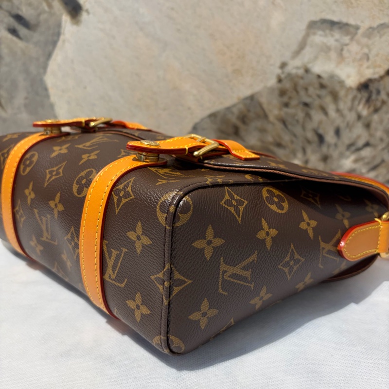 LV CHRISTOPHER信差包-5