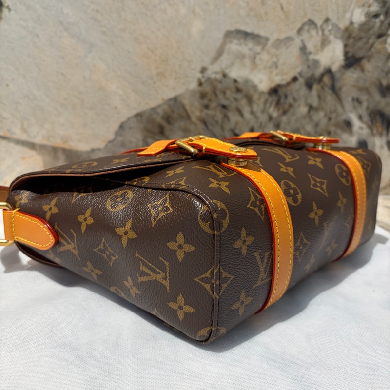 LV CHRISTOPHER信差包-6