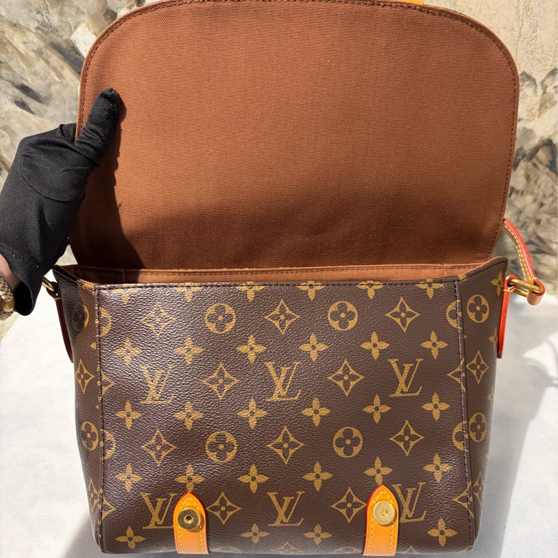 LV CHRISTOPHER信差包-8