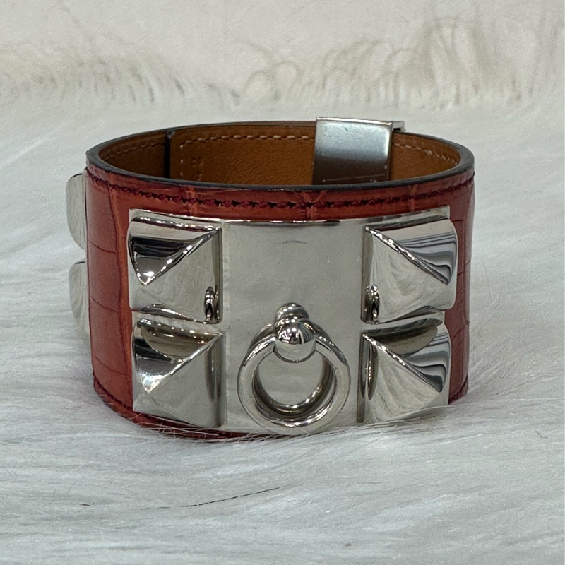 Hermes 紅鱷魚皮銀釦鉚釘手環 CDC-0