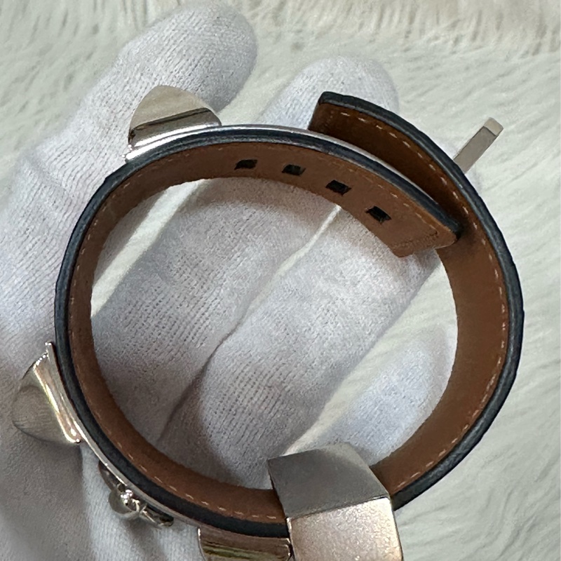 Hermes 紅鱷魚皮銀釦鉚釘手環 CDC-29
