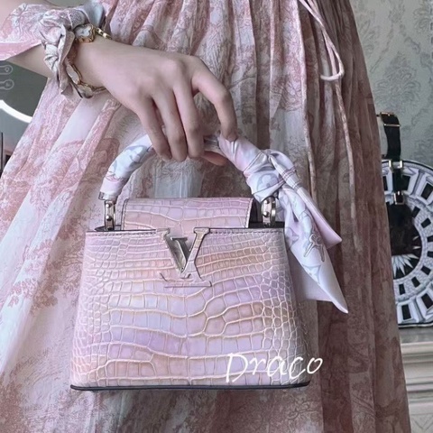 LV鱷魚皮miniCapucines手提斜背包 芯片款 炫彩粉 20*13*7.5 9新 配件肩帶 塵袋
