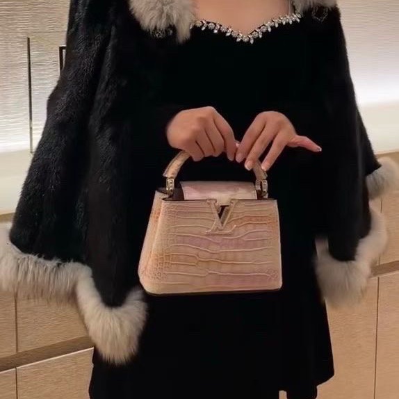 LV鱷魚皮miniCapucines手提斜背包 芯片款 炫彩粉 20*13*7.5 9新 配件肩帶 塵袋-1