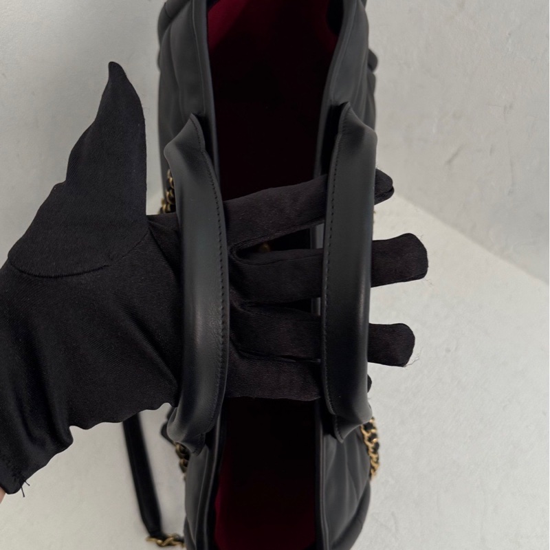 Chanel 23B 黑金牛皮沙灘包小號芯片款-4