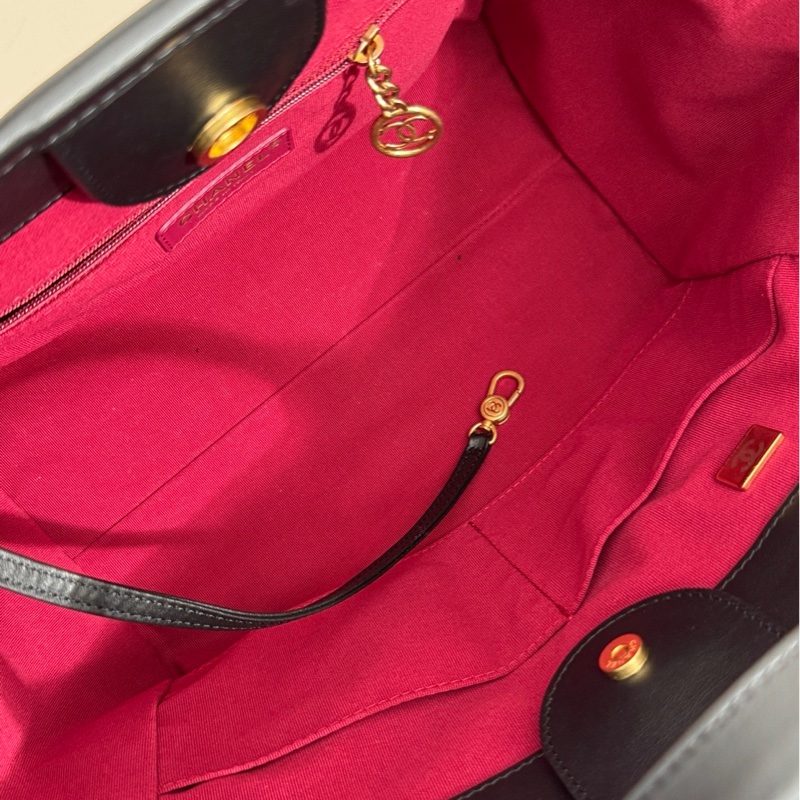 Chanel 23B 黑金牛皮沙灘包小號芯片款-5