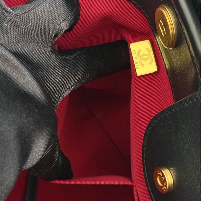 Chanel 23B 黑金牛皮沙灘包小號芯片款-7