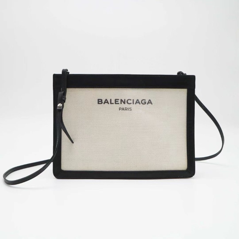 BALENCIAGA Pochette 黑白熊貓拼色 帆布拼皮 信封包26*19 9新 配件塵袋-1