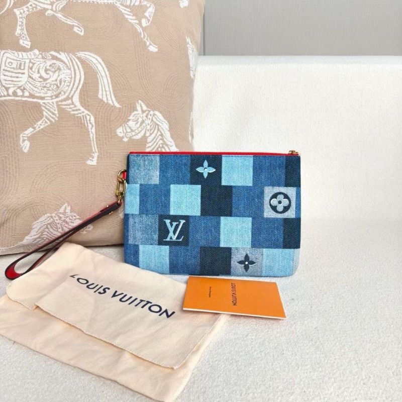 LV flore棋盤格丹寧牛仔手拿包22.5*13 95新 配件塵袋-1