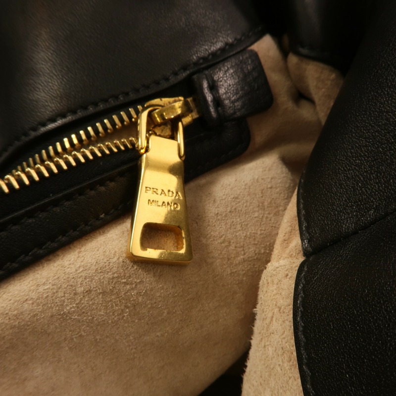 PRADA 牛皮皮革Shoulder Bag金扣肩背袋-16