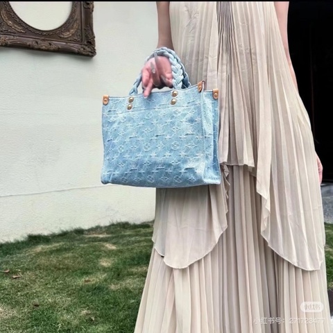 Lv 小號丹寧淺牛仔手提托特包28*22*11 9新 配件塵袋