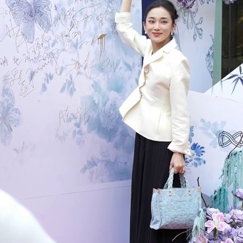 Lv 小號丹寧淺牛仔手提托特包28*22*11 9新 配件塵袋-1