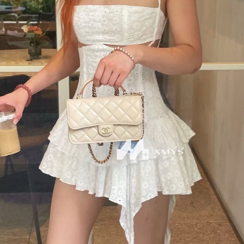 Chanel 鏈條翻蓋包 奶茶色 金扣 羊皮 17*10*3.5 95新 配件塵袋 購證 盒子說明書-0