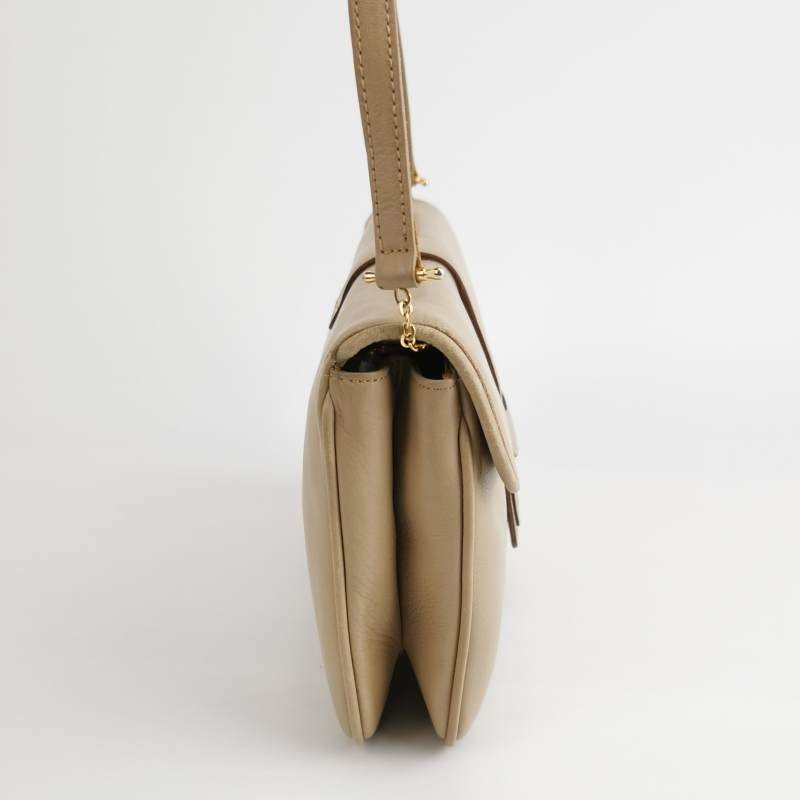 Celine牛皮純色翻蓋斜挎包-2