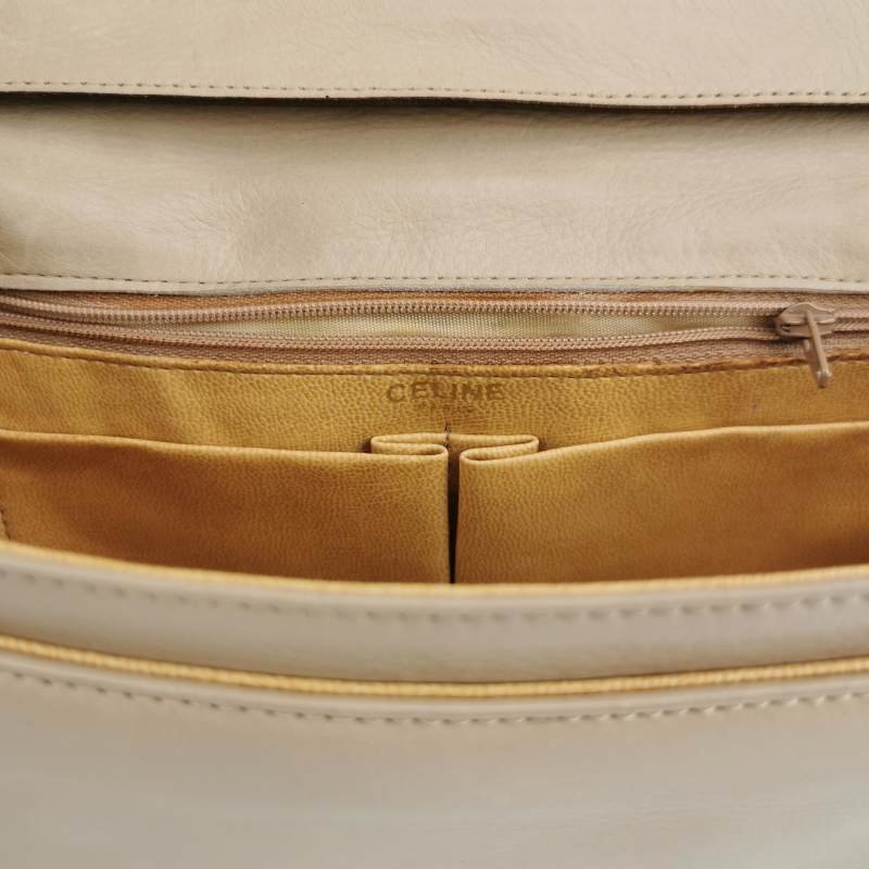 Celine牛皮純色翻蓋斜挎包-6