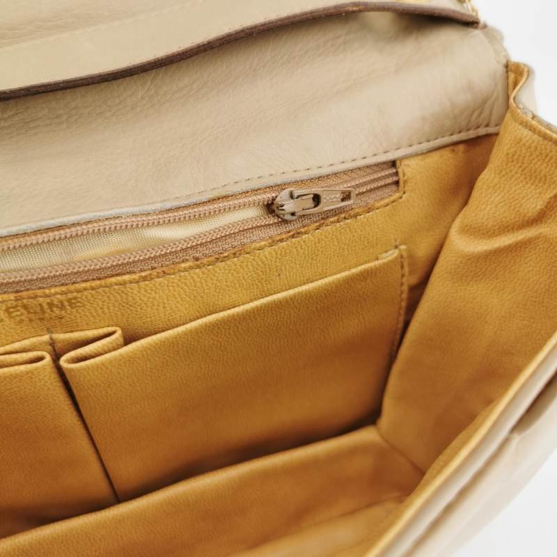 Celine牛皮純色翻蓋斜挎包-15