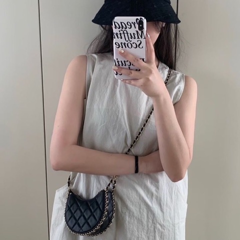 Chanel黑金mini月亮包 黑色金扣 羊皮13*10*5  95新 配件塵袋