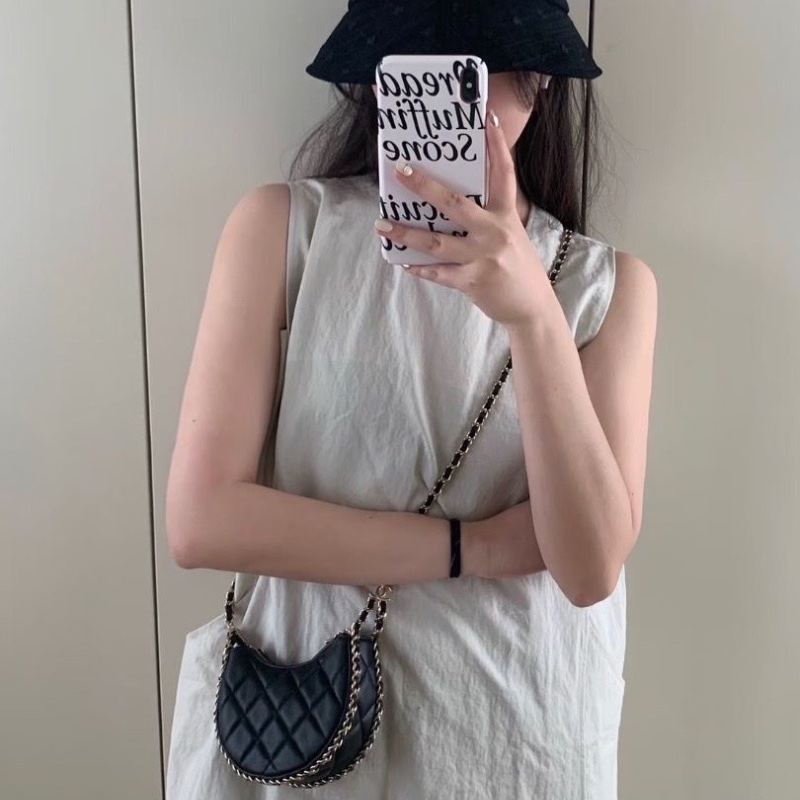 Chanel黑金mini月亮包 黑色金扣 羊皮13*10*5 95新 配件塵袋-0