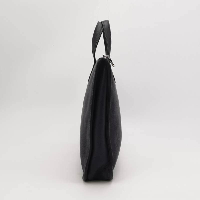 Loewe牛皮純色壓紋Logo拉鏈手提包-3