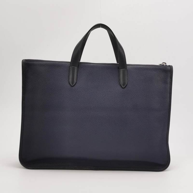 Loewe牛皮純色壓紋Logo拉鏈手提包-4