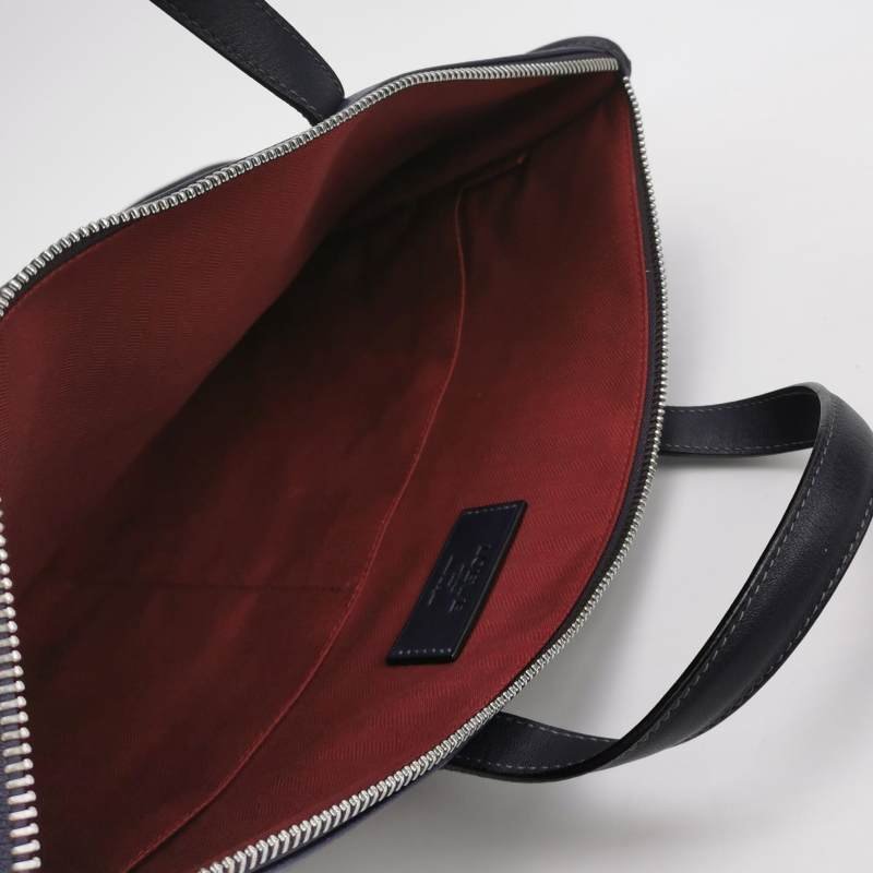 Loewe牛皮純色壓紋Logo拉鏈手提包-6