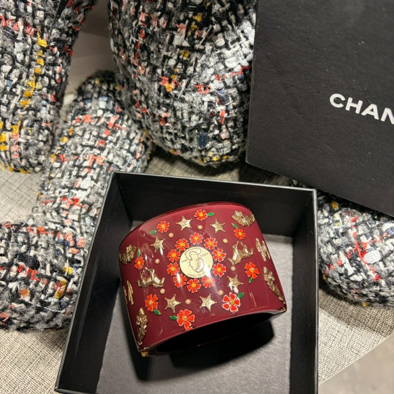 CHANEL 壓克力寬版手環-1