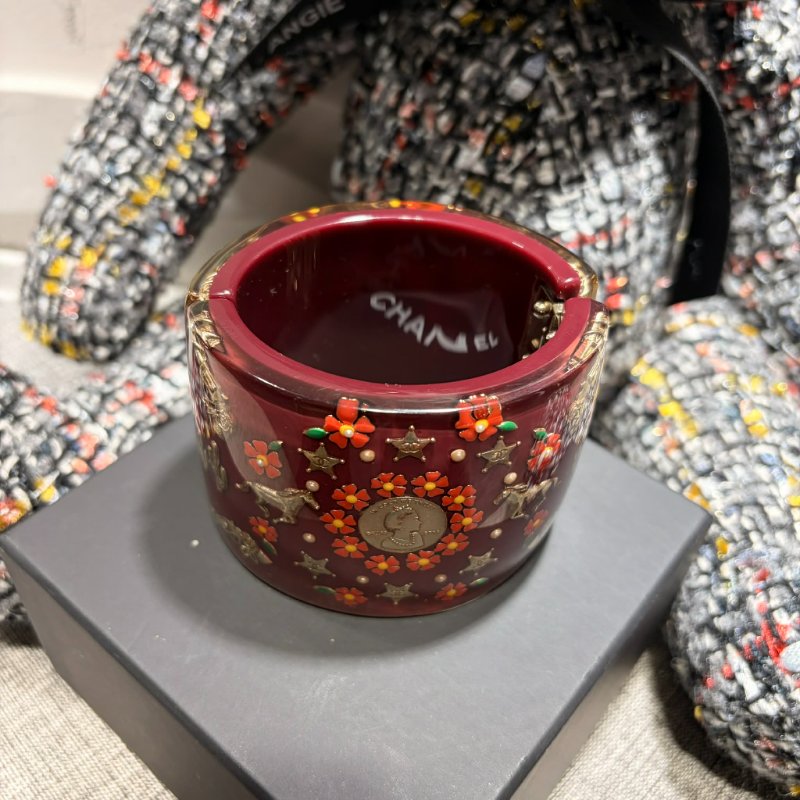 CHANEL 壓克力寬版手環-2