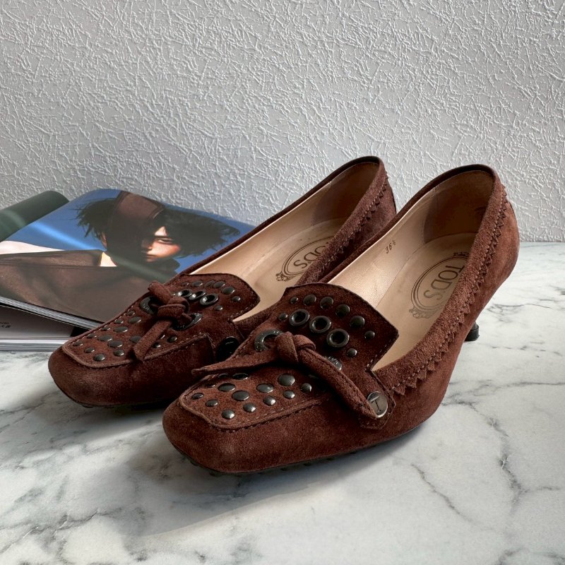 🎊個性又舒適 TODS 深咖色麂皮高跟鞋-0