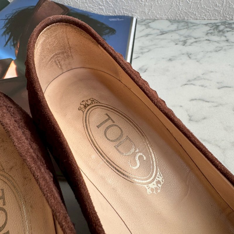 🎊個性又舒適 TODS 深咖色麂皮高跟鞋-3