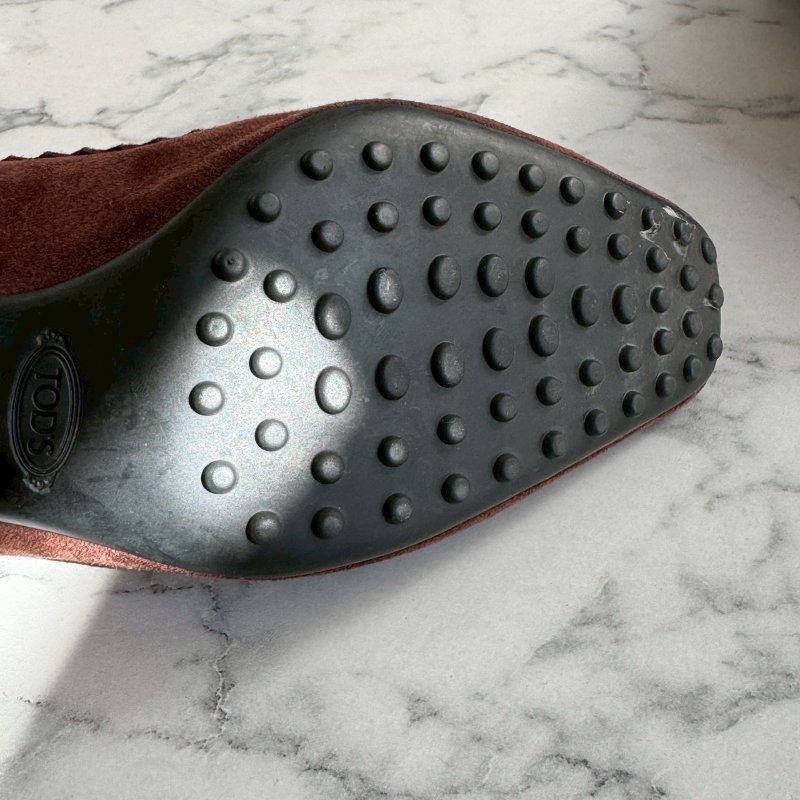 🎊個性又舒適 TODS 深咖色麂皮高跟鞋-7